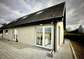 Country Haven Comfy & Sleek Apartment